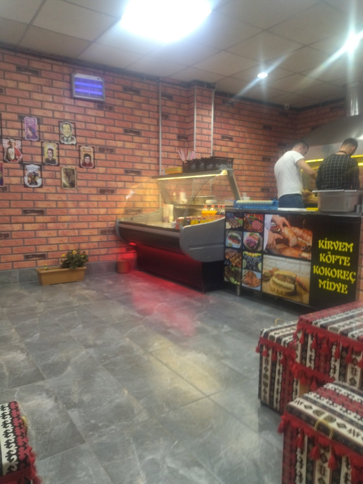 Ki̇rvem Köfte Kokoreç Mi̇dye