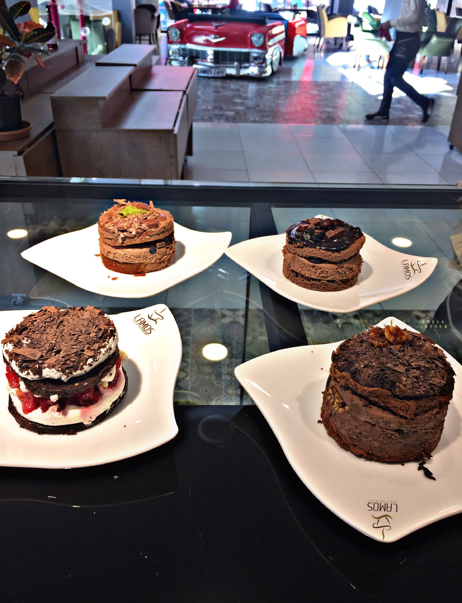 Lamos Cafe & Restaurant