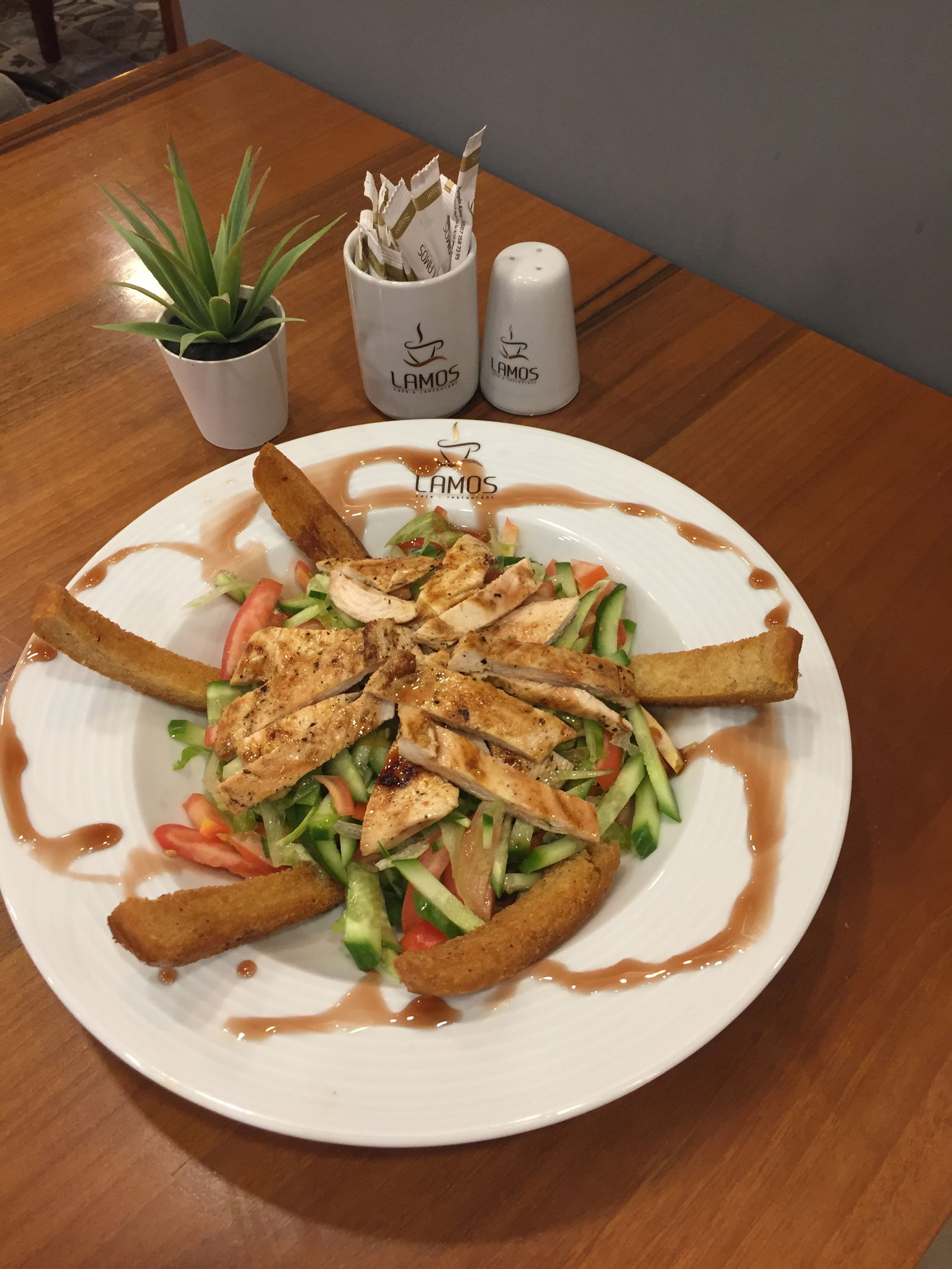 Lamos Cafe & Restaurant