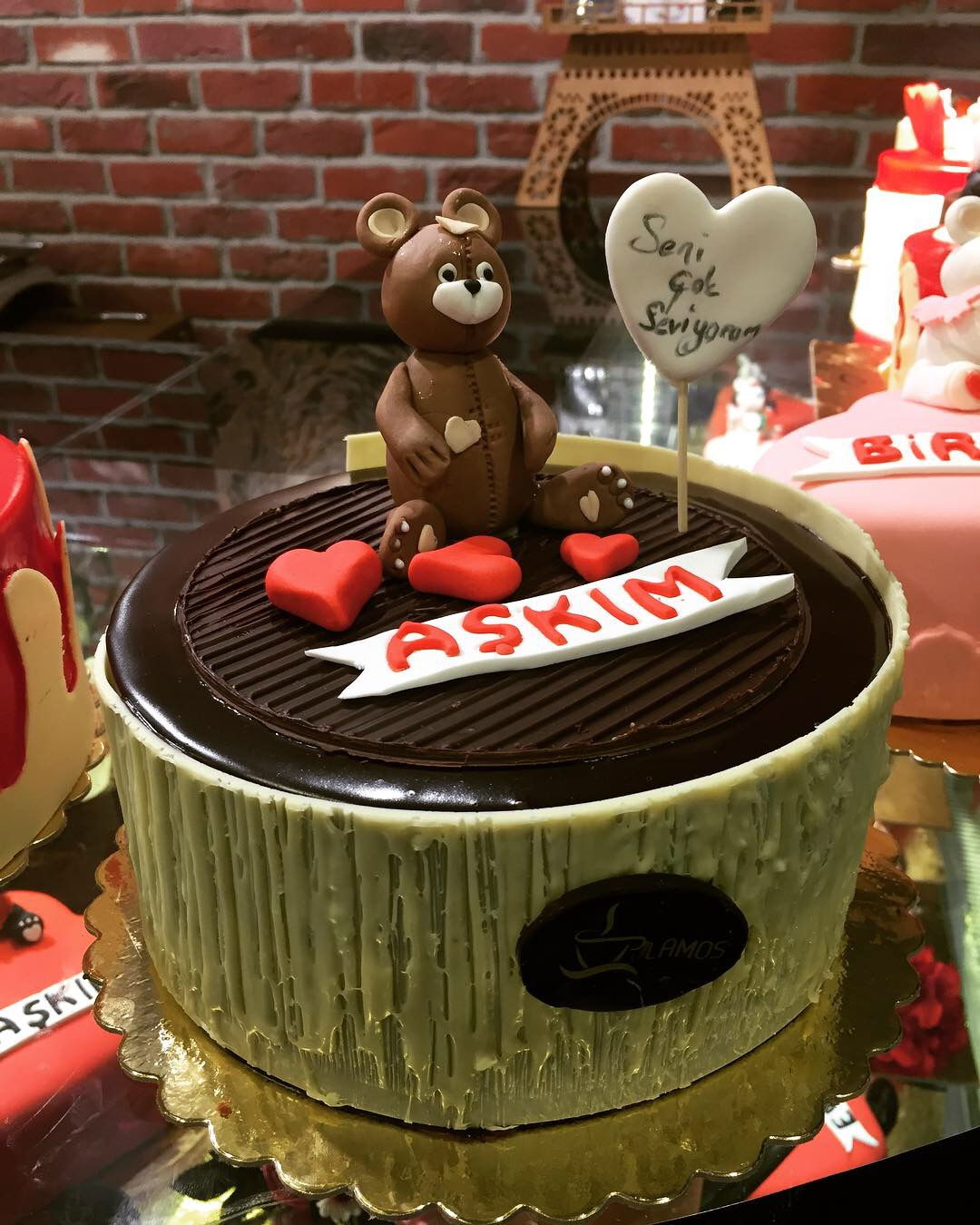 Lamos Cafe & Restaurant