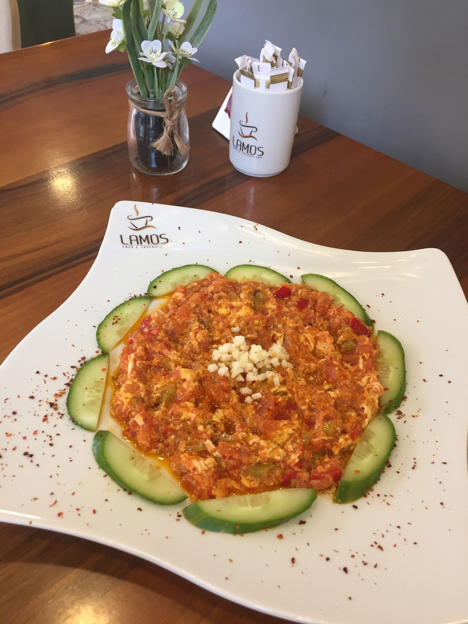 Lamos Cafe & Restaurant