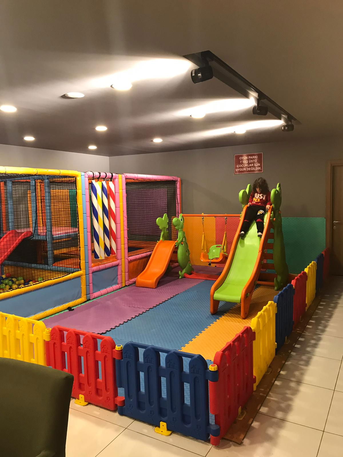 Lamos Cafe & Restaurant