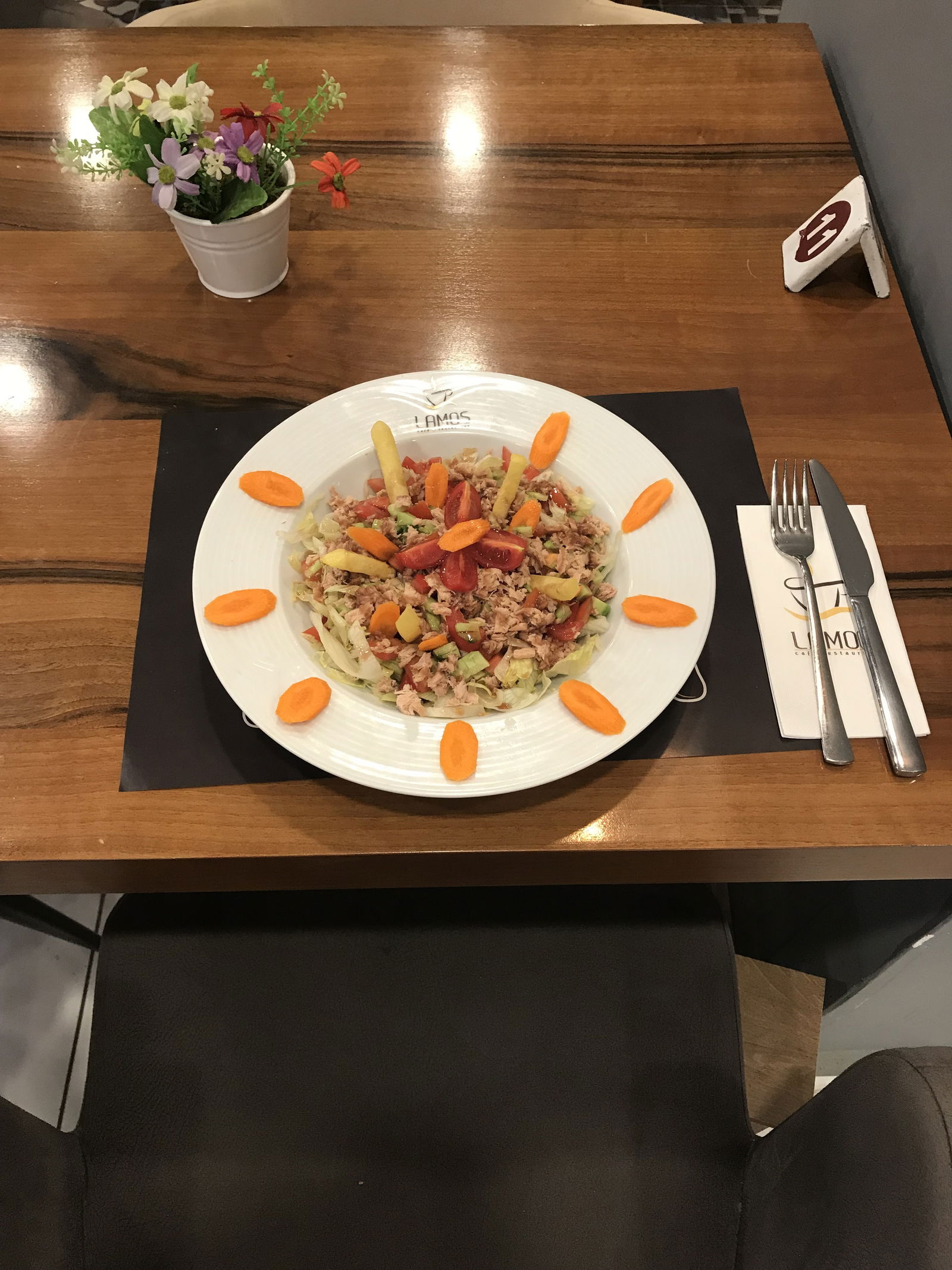 Lamos Cafe & Restaurant