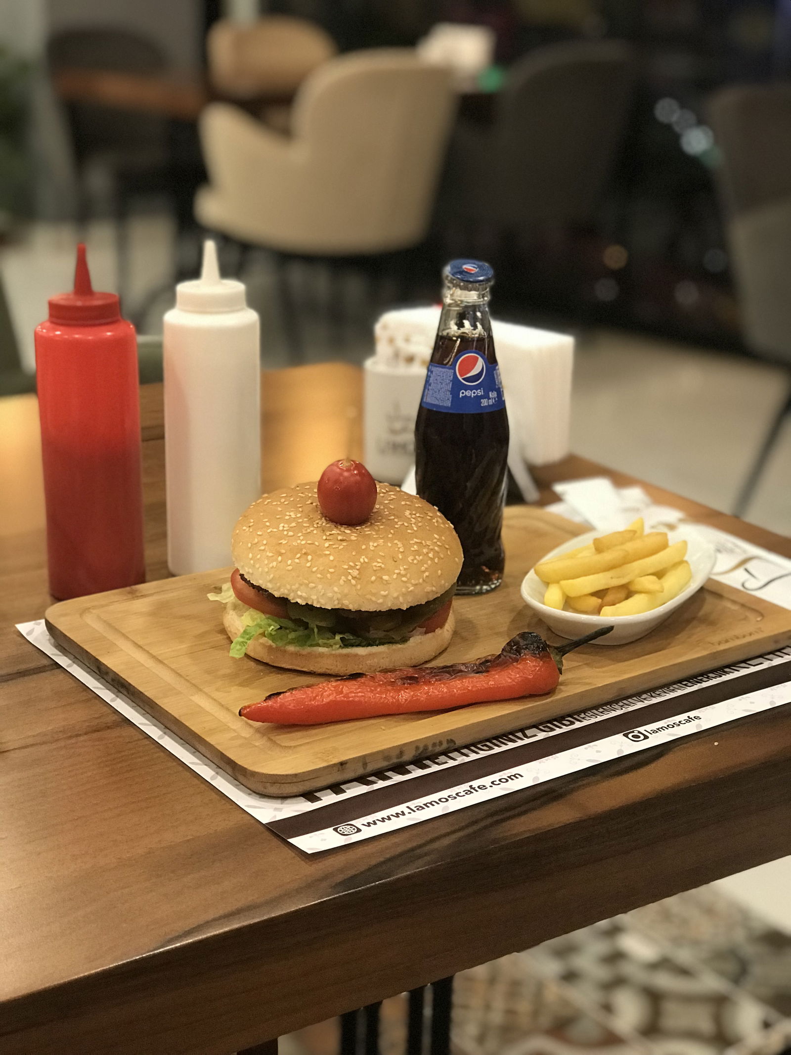 Lamos Cafe & Restaurant