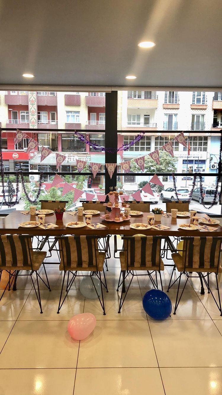 Lamos Cafe & Restaurant