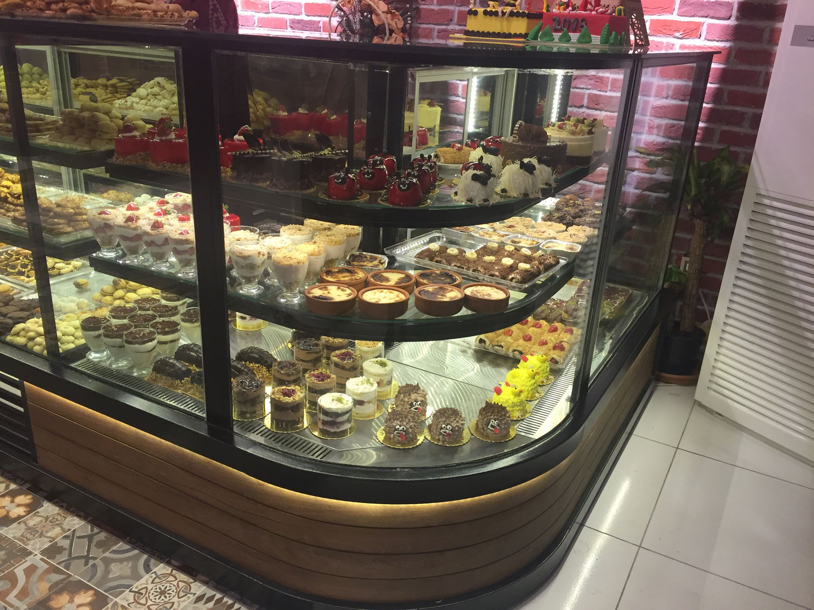 Lamos Cafe & Restaurant