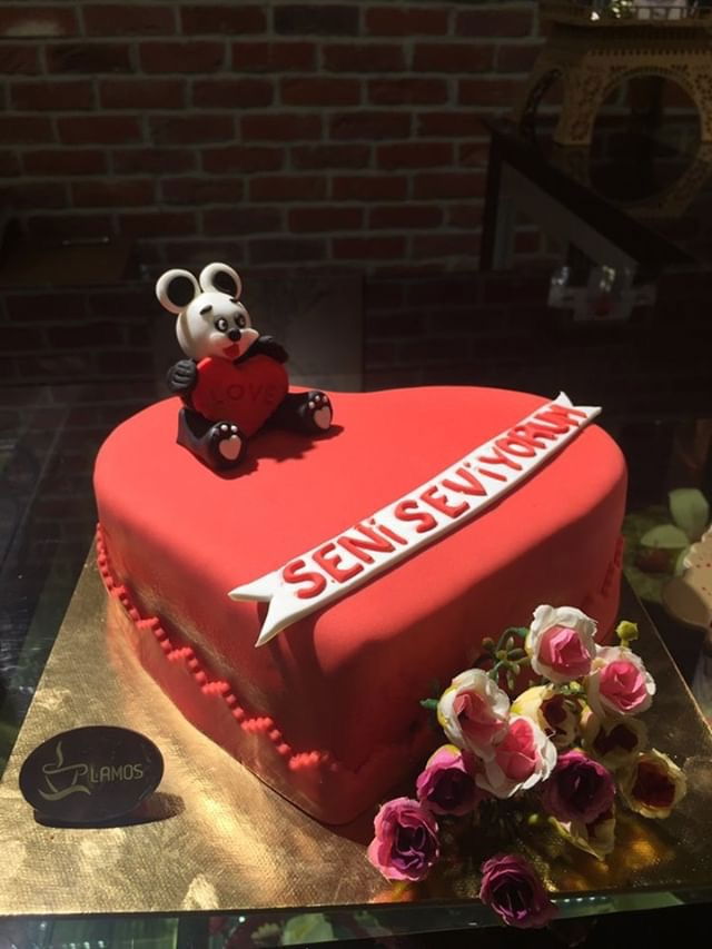 Lamos Cafe & Restaurant