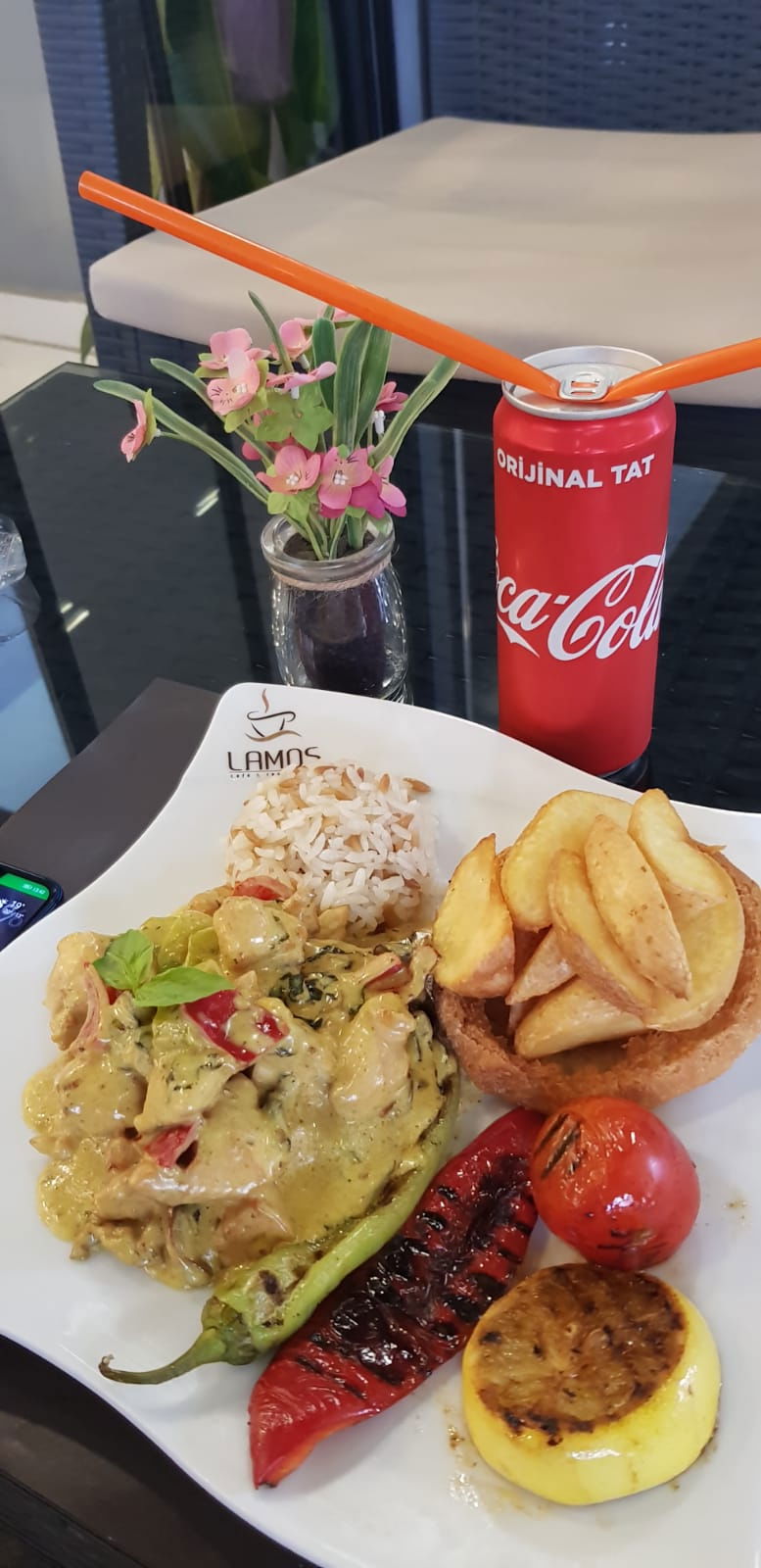 Lamos Cafe & Restaurant