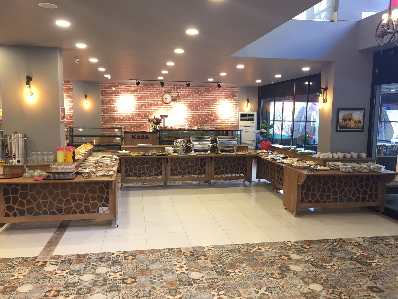 Lamos Cafe & Restaurant