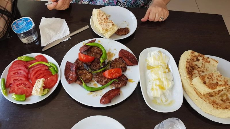 Hasan Usta (Yerli Köfte)