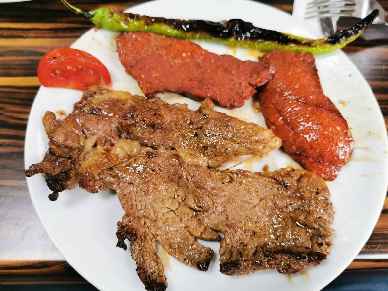 Hasan Usta (Yerli Köfte)