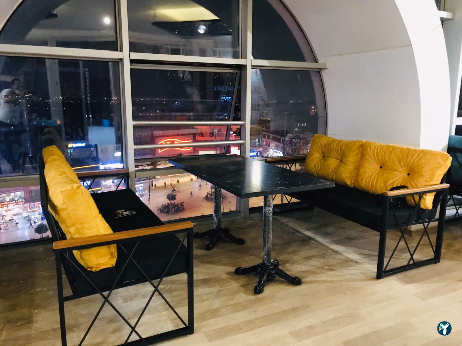 Lavinya Cafe