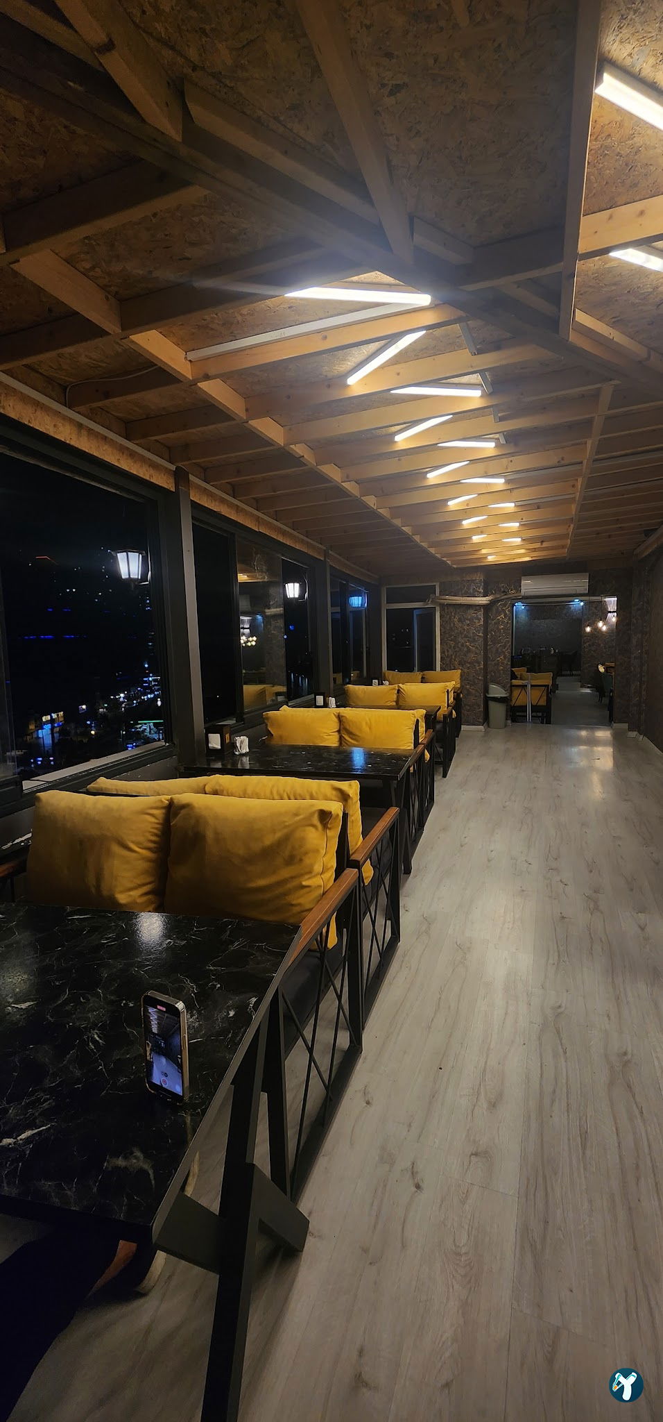 Lavinya Cafe