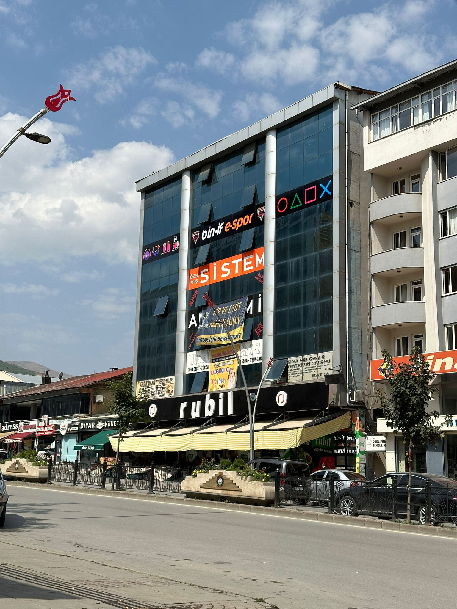 Bin-If E-Spor Merkezi İNternet Cafe Ve Playstatıon Oyun Salonu