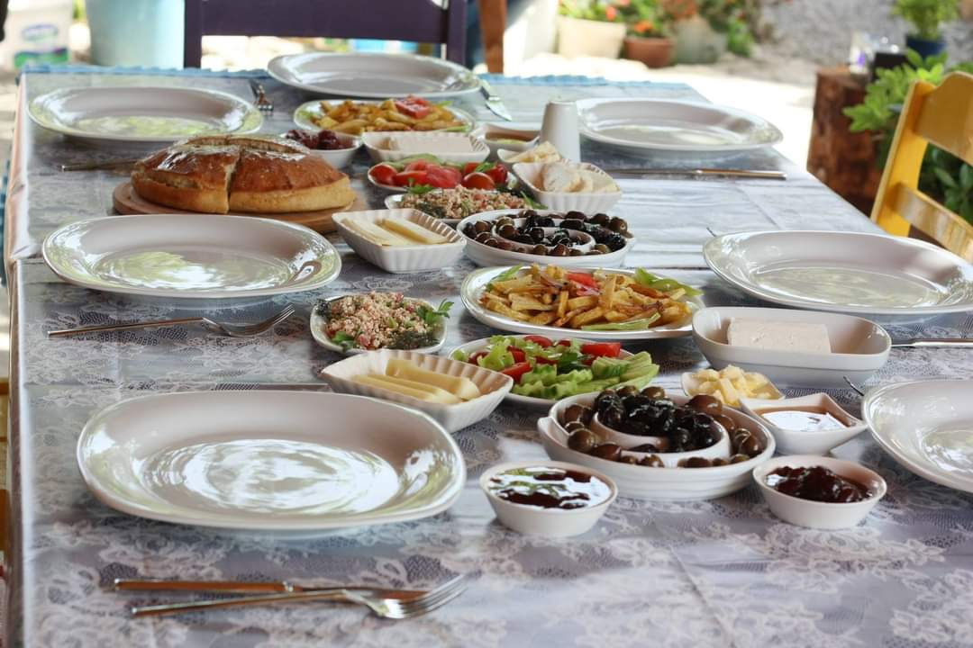 Yörem Gözleme Ve Kahvaltı Bahçesi