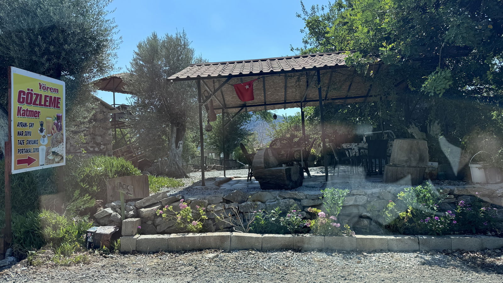 Yörem Gözleme Ve Kahvaltı Bahçesi