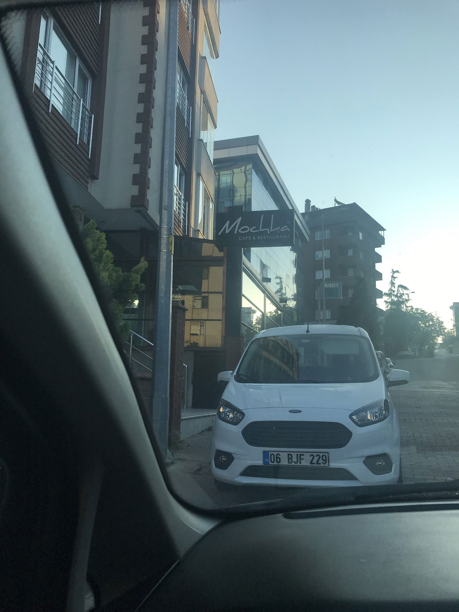 Mochka Cafe & Restaurant