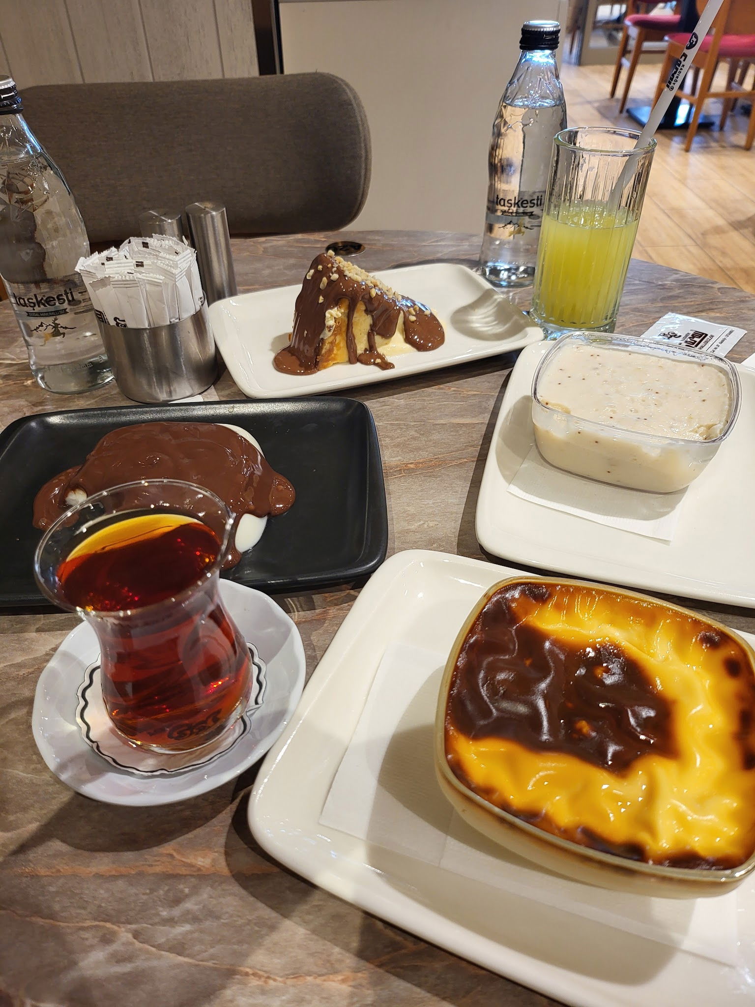 Kadıköy Saray Muhallebicileri