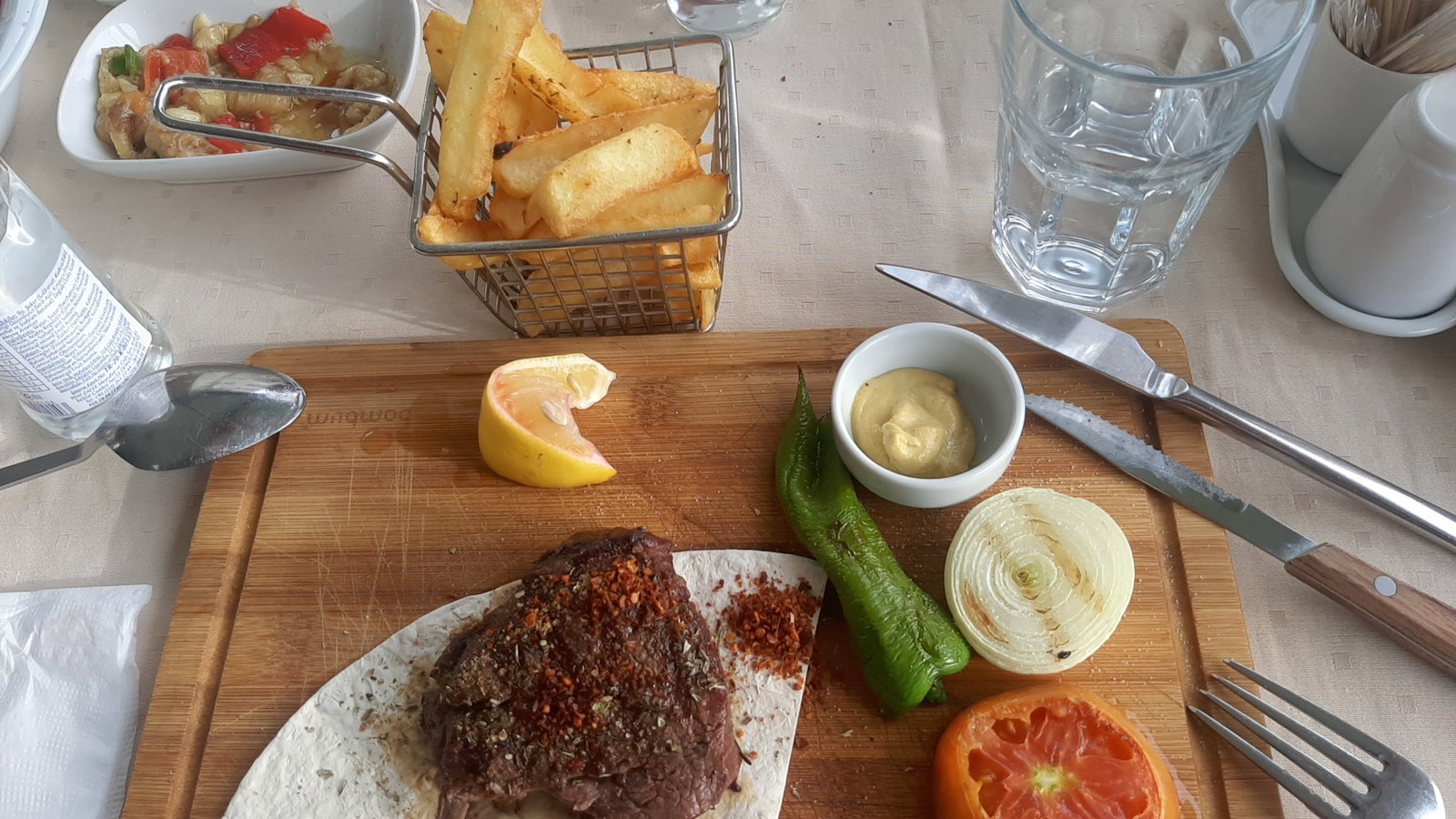 Kalabalık -Et -Balık Deniz Ürünleri Restoranı