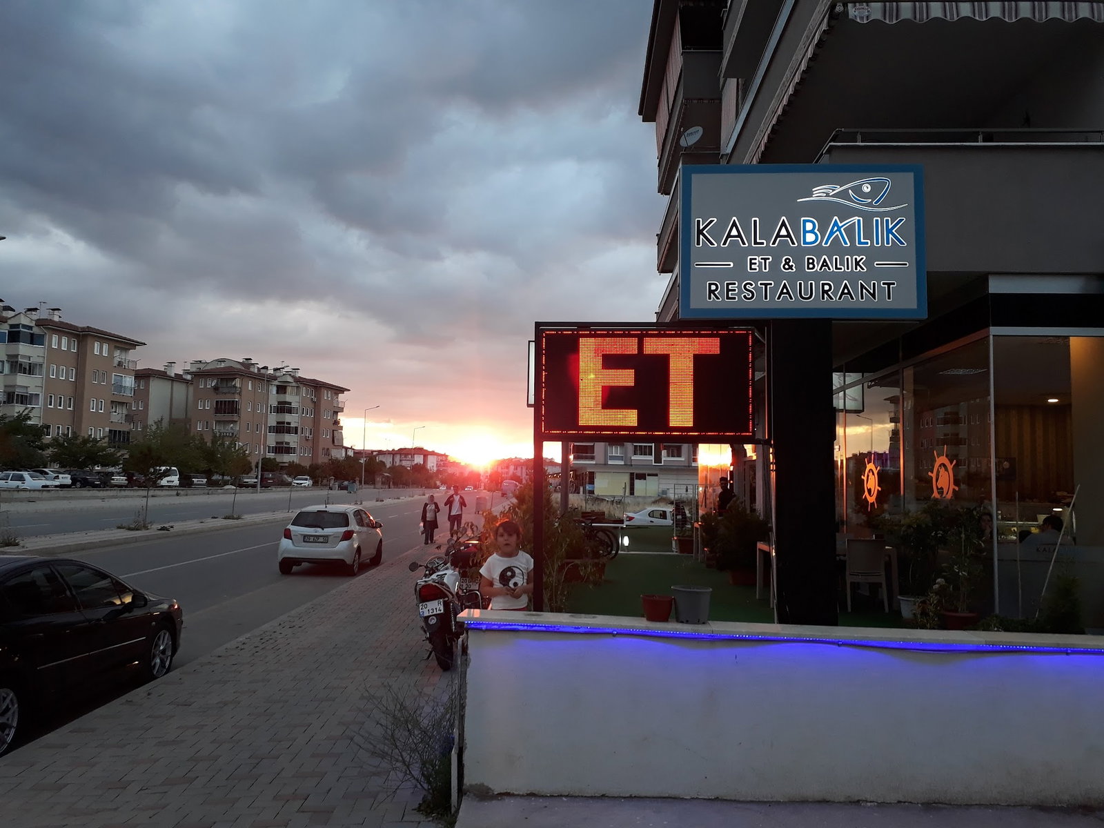 Kalabalık -Et -Balık Deniz Ürünleri Restoranı