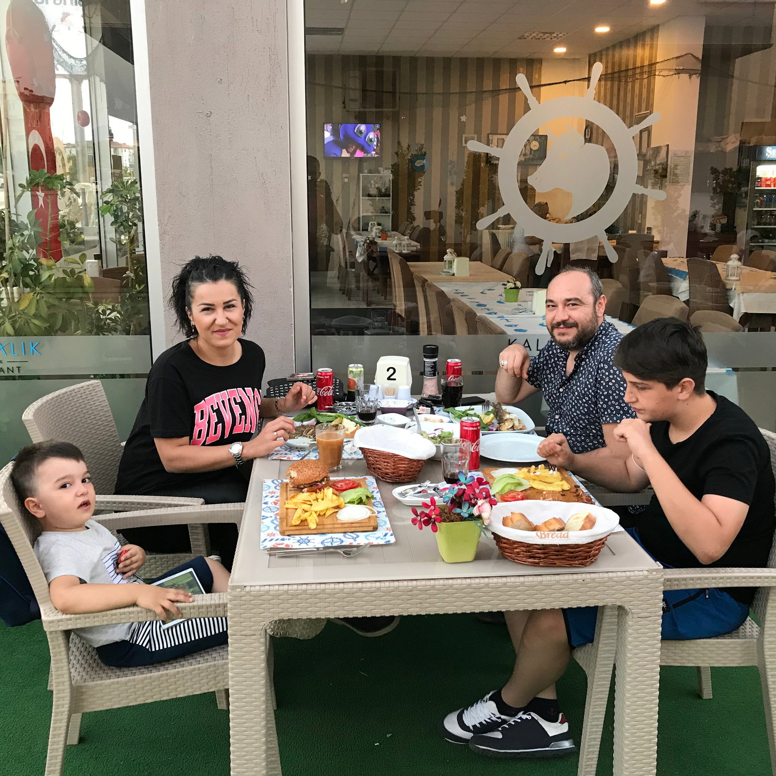 Kalabalık -Et -Balık Deniz Ürünleri Restoranı