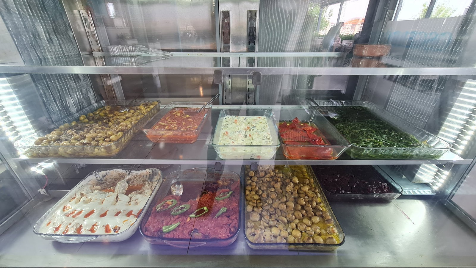 Kalabalık -Et -Balık Deniz Ürünleri Restoranı