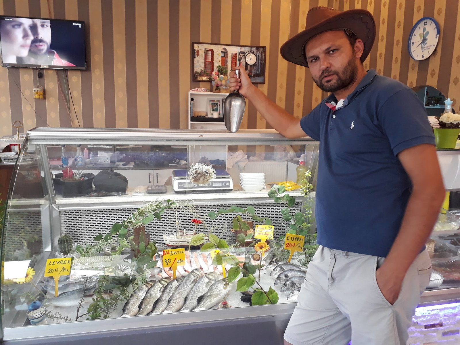 Kalabalık -Et -Balık Deniz Ürünleri Restoranı