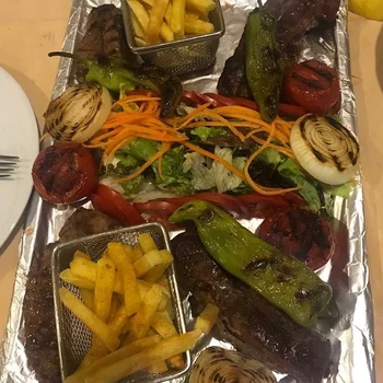 Kalabalık -Et -Balık Deniz Ürünleri Restoranı resimleri