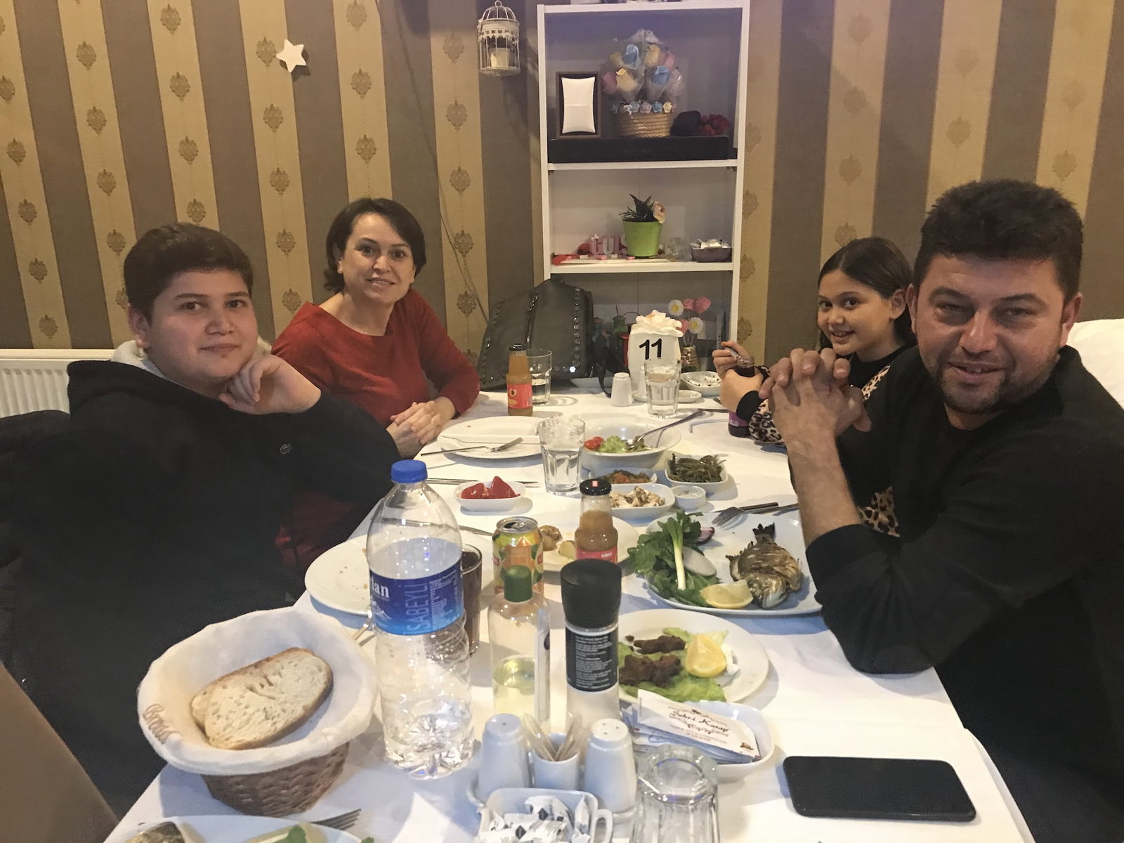 Kalabalık -Et -Balık Deniz Ürünleri Restoranı