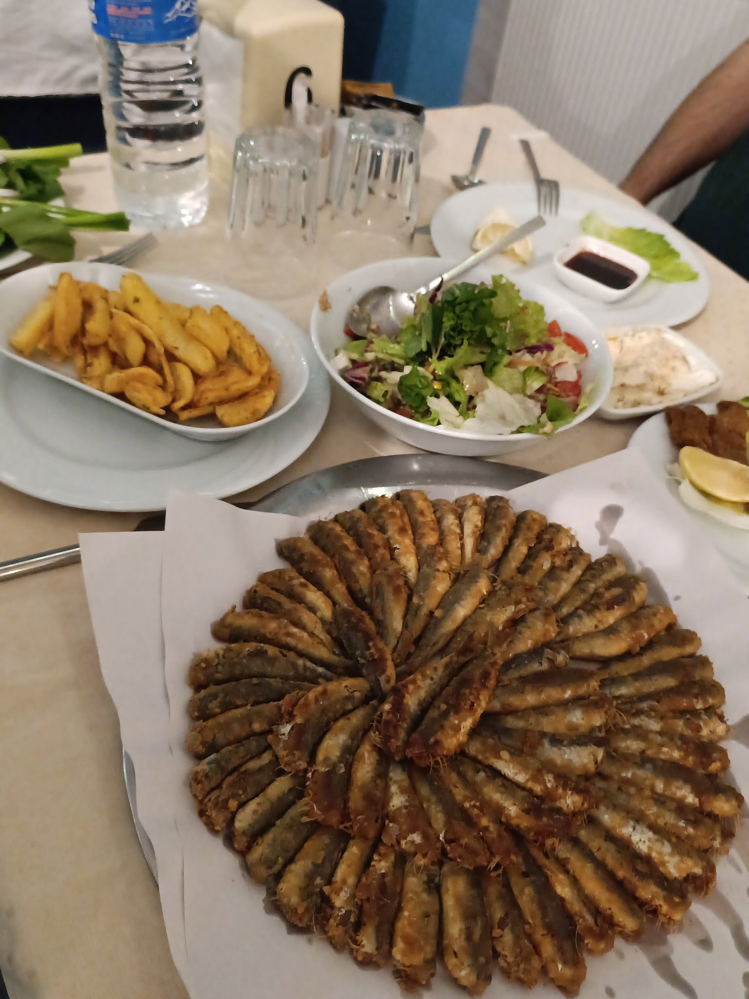 Kalabalık -Et -Balık Deniz Ürünleri Restoranı