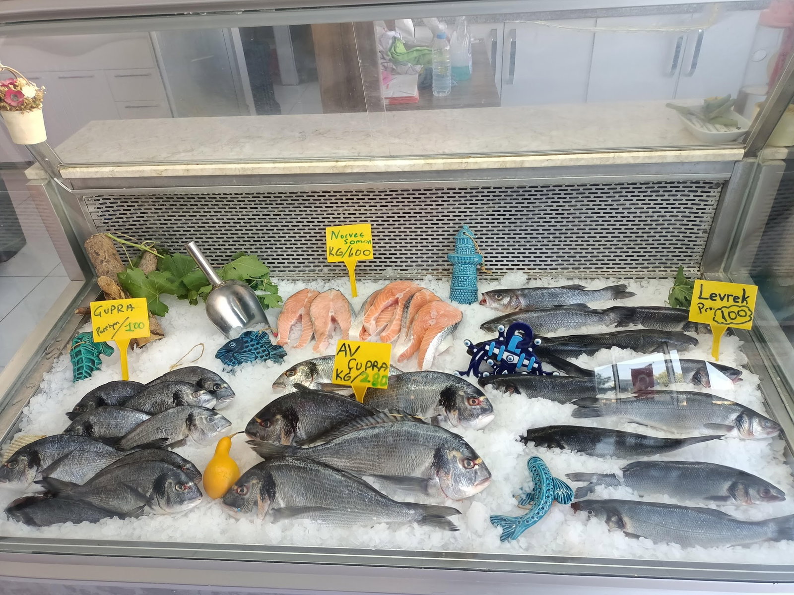 Kalabalık -Et -Balık Deniz Ürünleri Restoranı