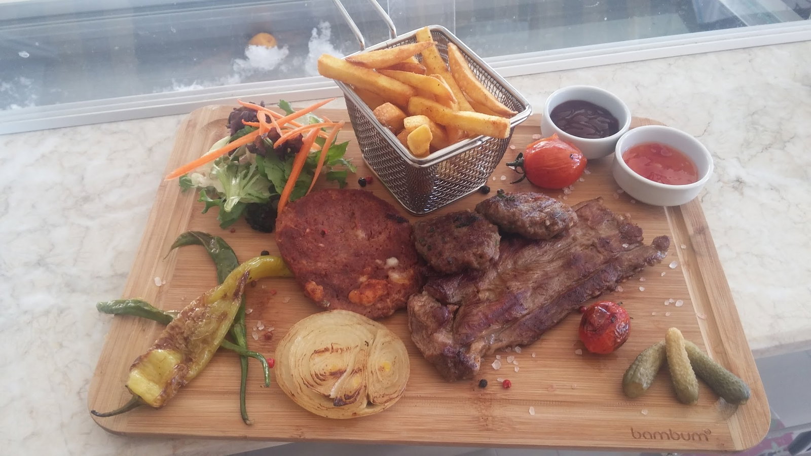 Kalabalık -Et -Balık Deniz Ürünleri Restoranı