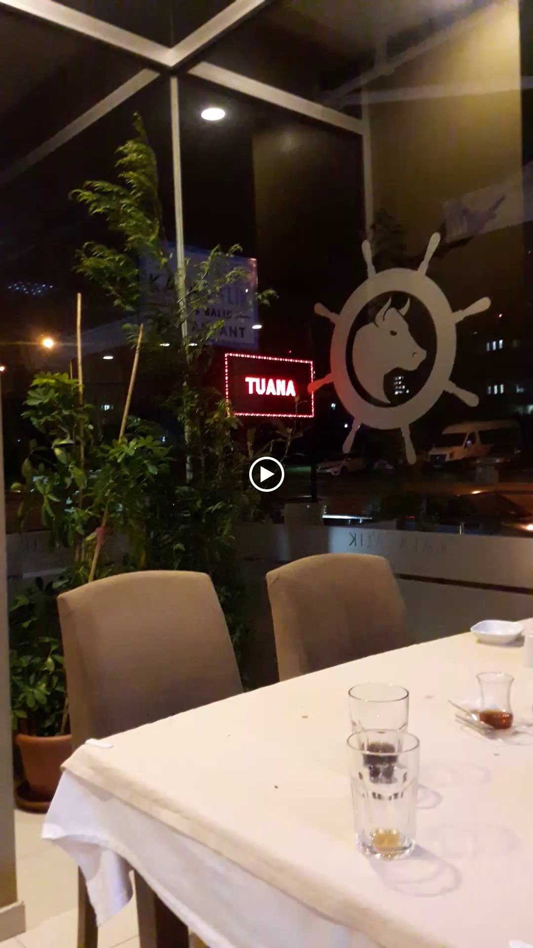 Kalabalık -Et -Balık Deniz Ürünleri Restoranı