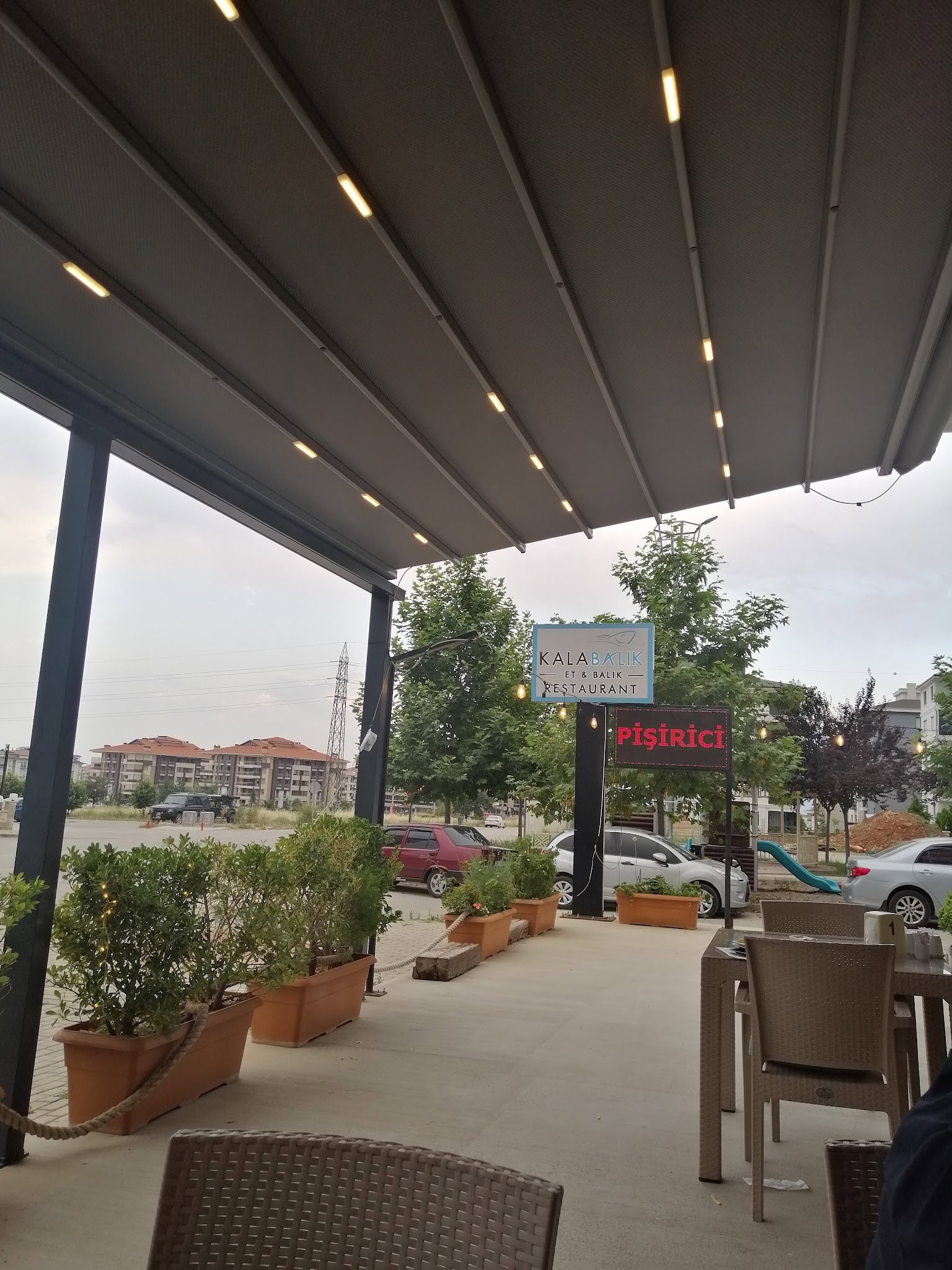 Kalabalık -Et -Balık Deniz Ürünleri Restoranı