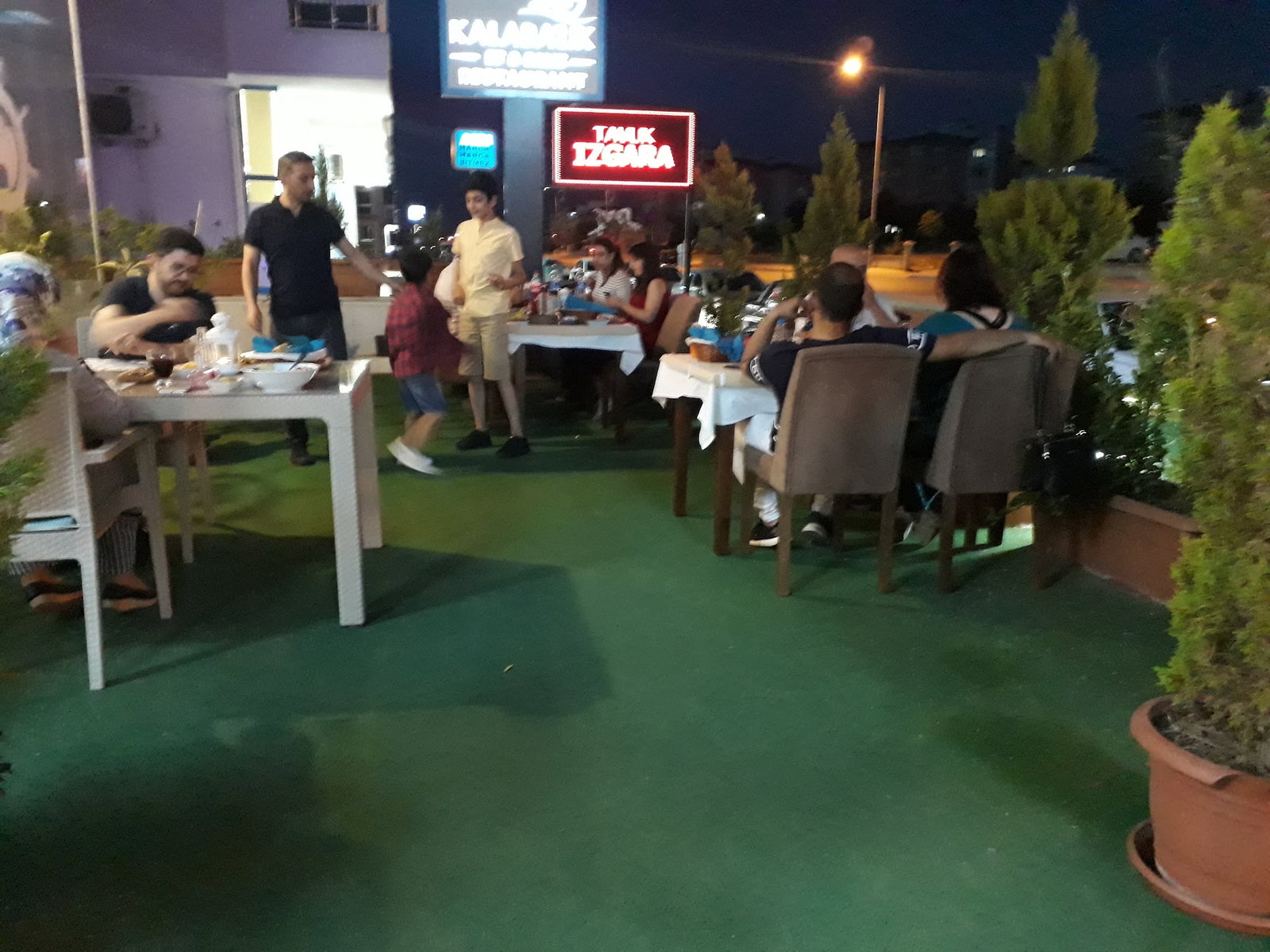 Kalabalık -Et -Balık Deniz Ürünleri Restoranı