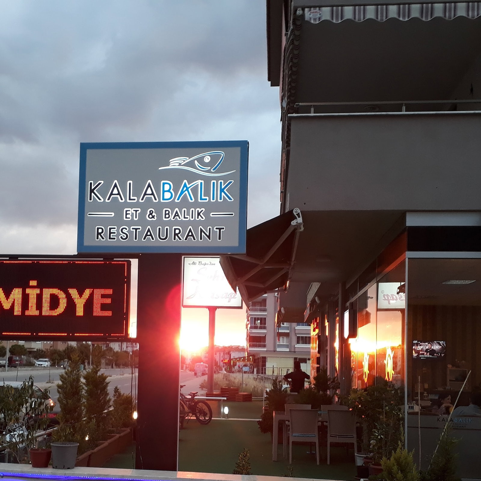 Kalabalık -Et -Balık Deniz Ürünleri Restoranı