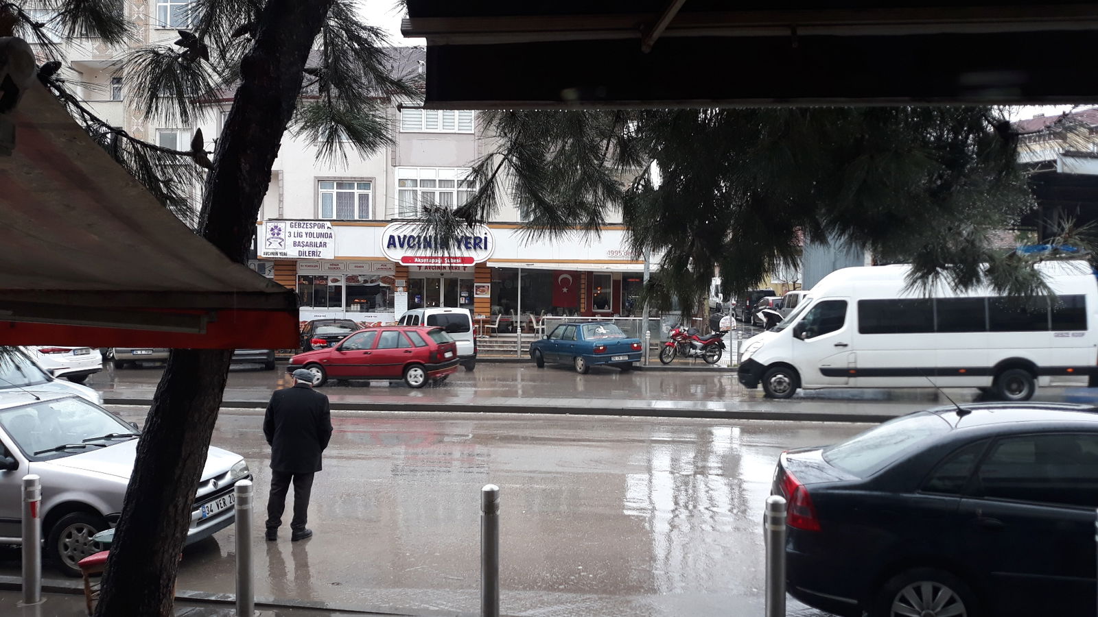 Avcinin Yeri̇ Akse Sapaği