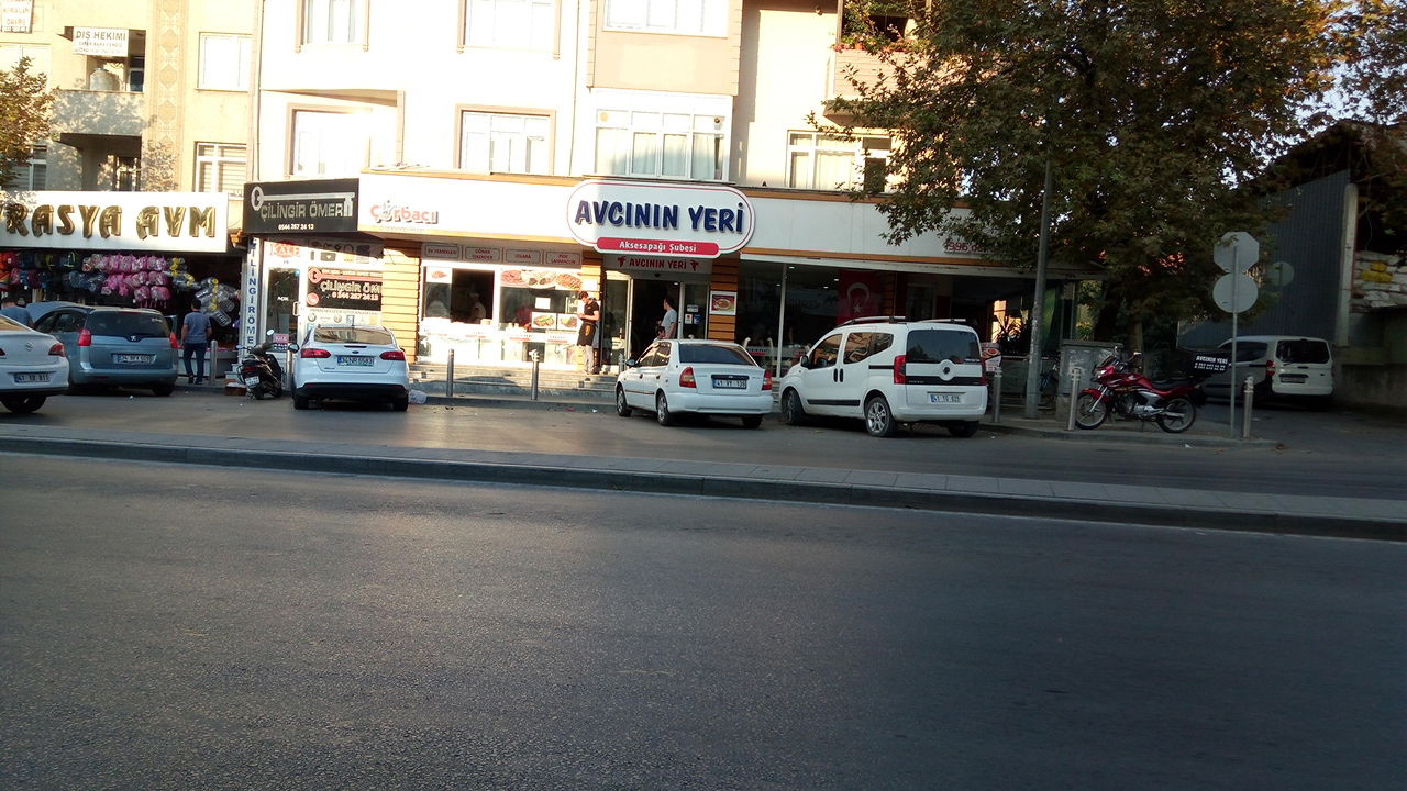 Avcinin Yeri̇ Akse Sapaği