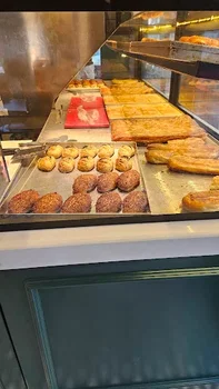 TARİHİ ÜSKÜDAR BÖREKÇİSİ resimleri