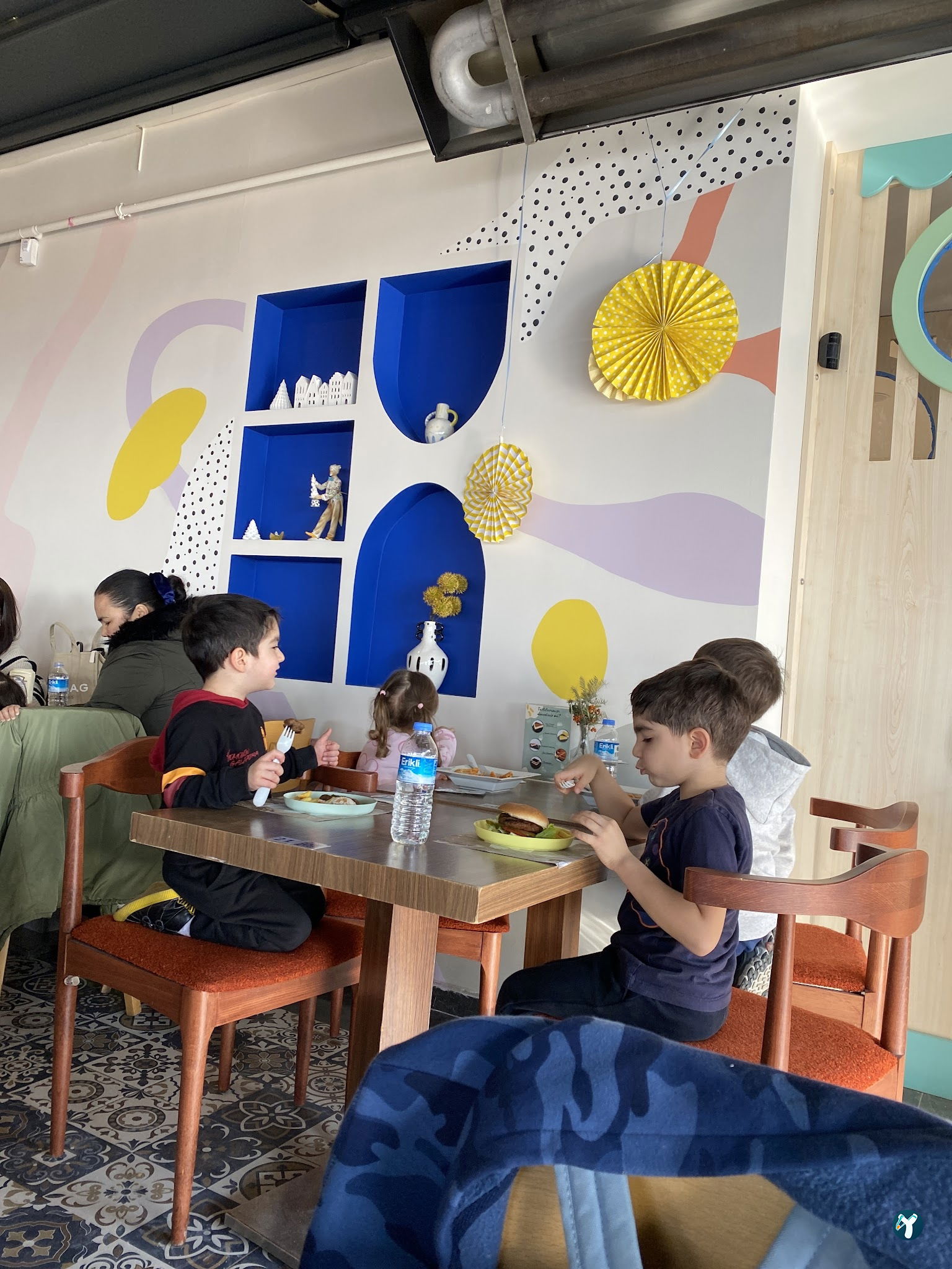 Filifu Cafe N' Play