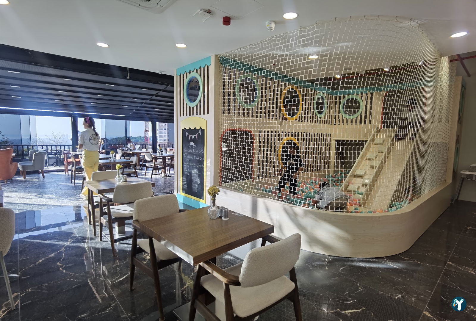 Filifu Cafe N' Play