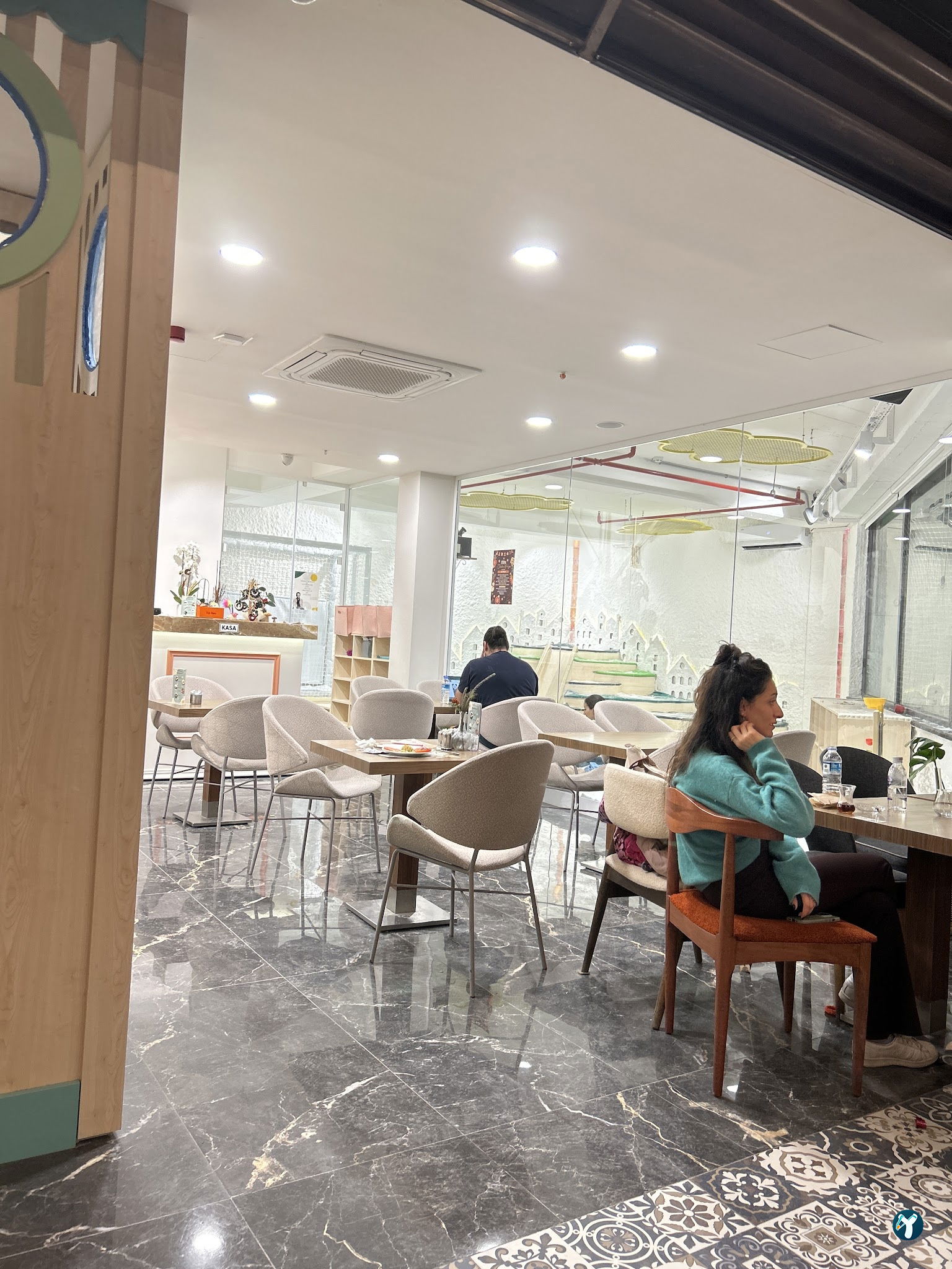 Filifu Cafe N' Play