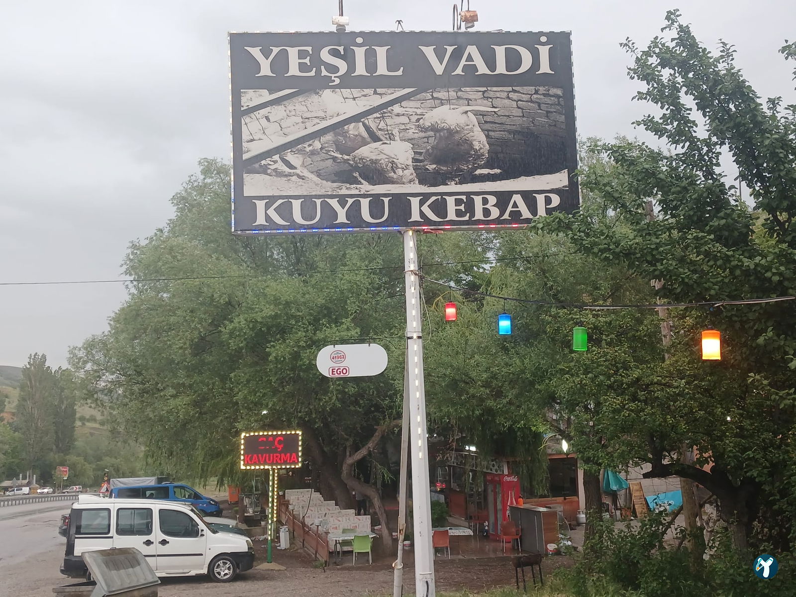 Yeşi̇l Vadi̇ Kuyu Kebap Ai̇le Restauranti