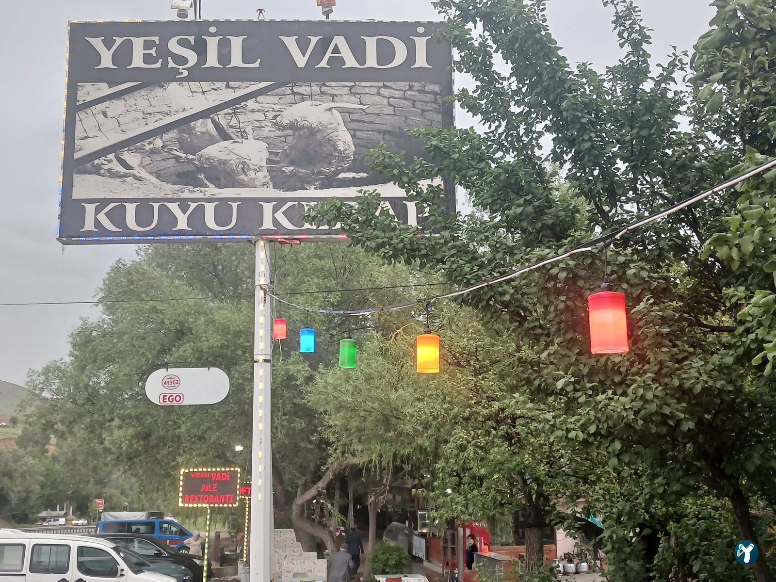 Yeşi̇l Vadi̇ Kuyu Kebap Ai̇le Restauranti