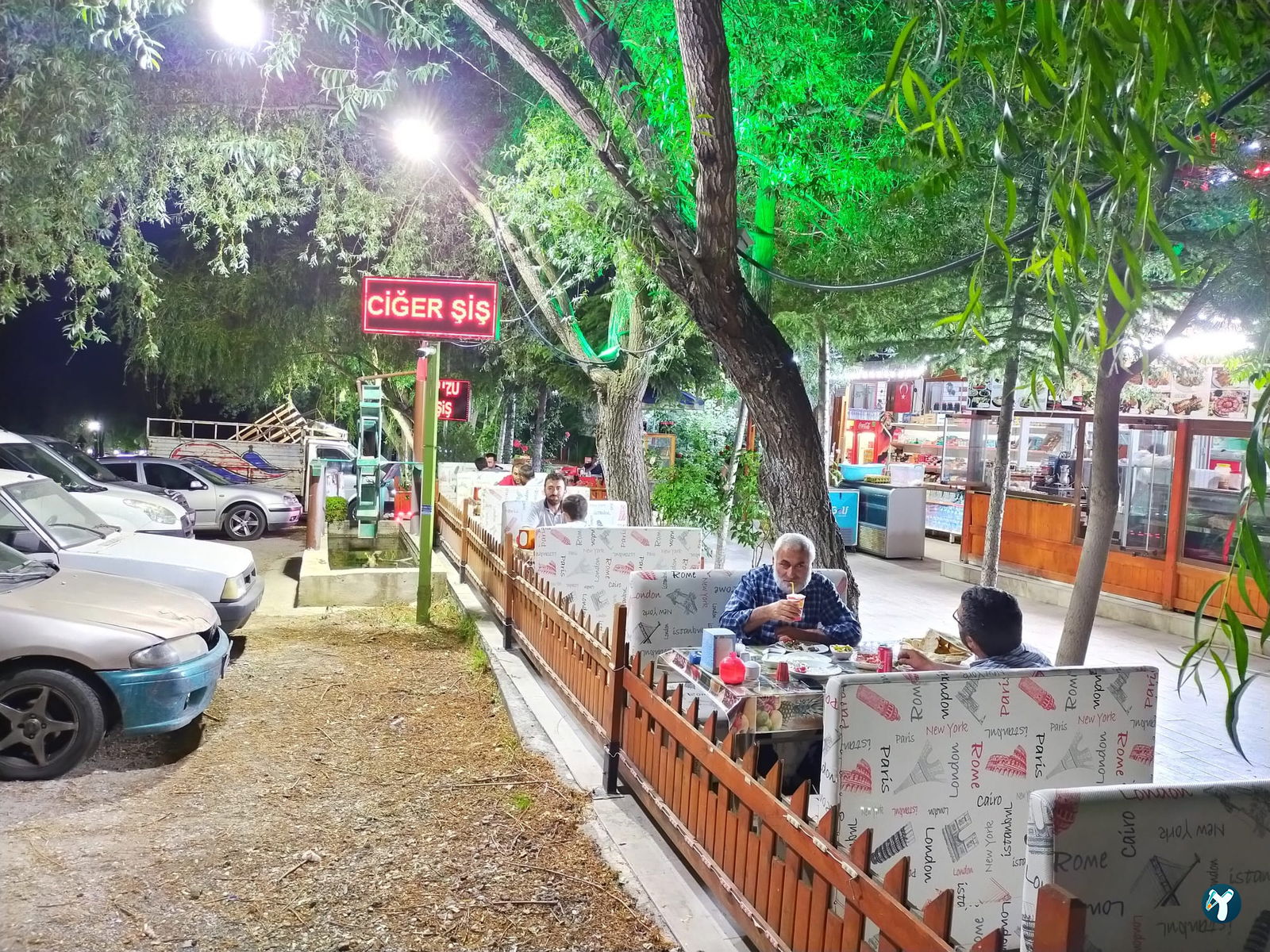 Yeşi̇l Vadi̇ Kuyu Kebap Ai̇le Restauranti