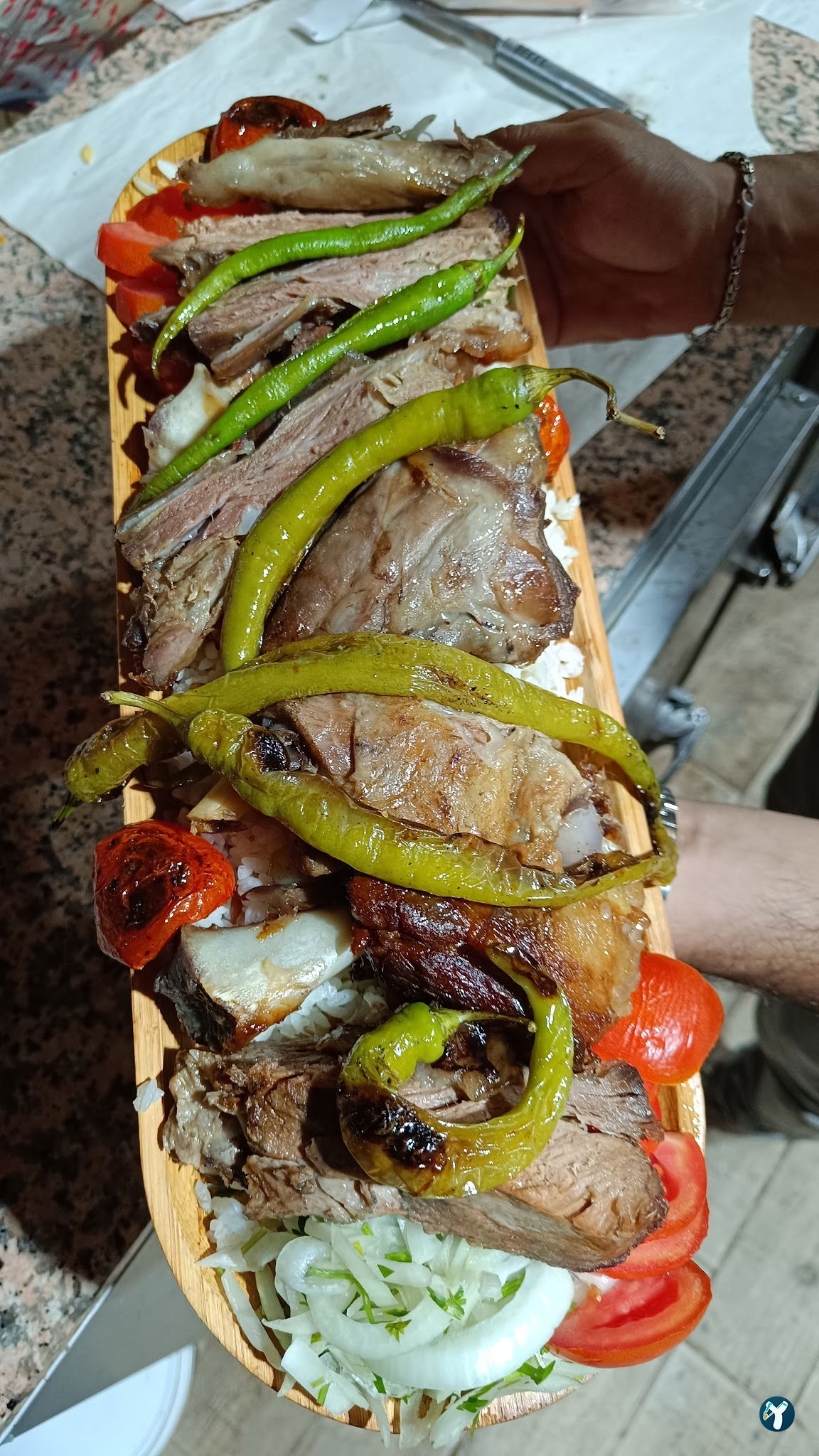 Yeşi̇l Vadi̇ Kuyu Kebap Ai̇le Restauranti