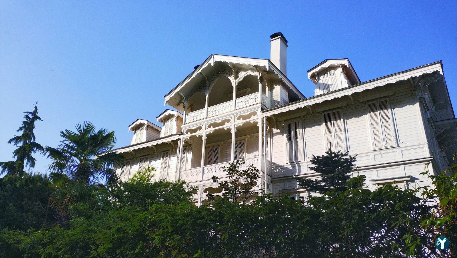 Beyaz Köşk Kadıköy