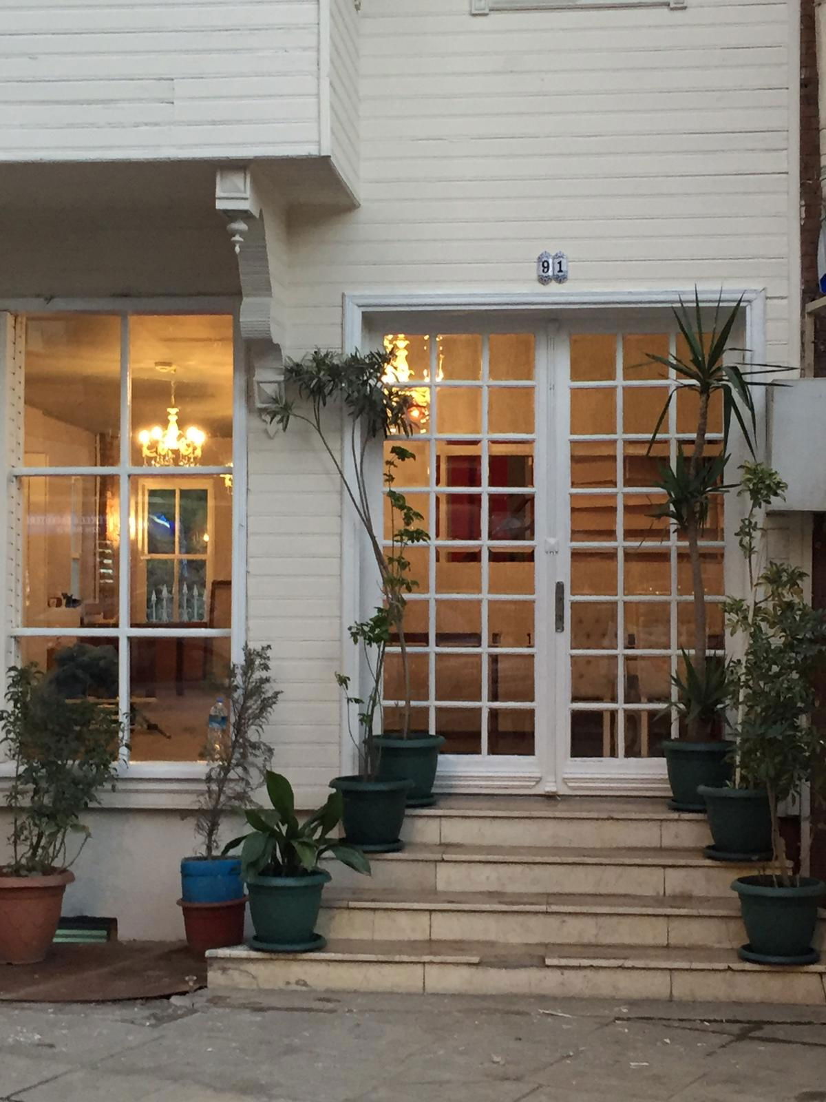 Beyaz Köşk Kadıköy