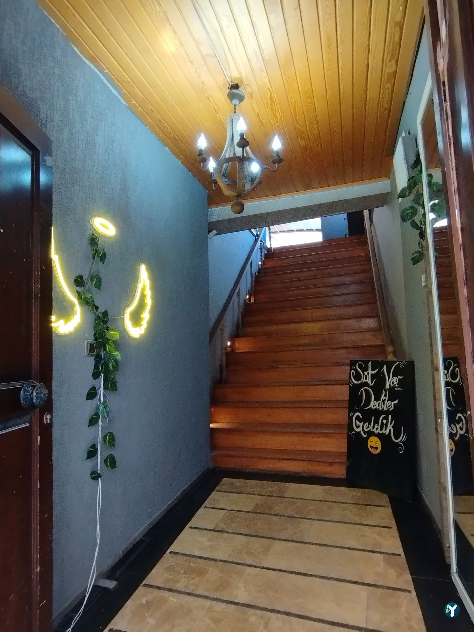 Tabi Yaa Cafe