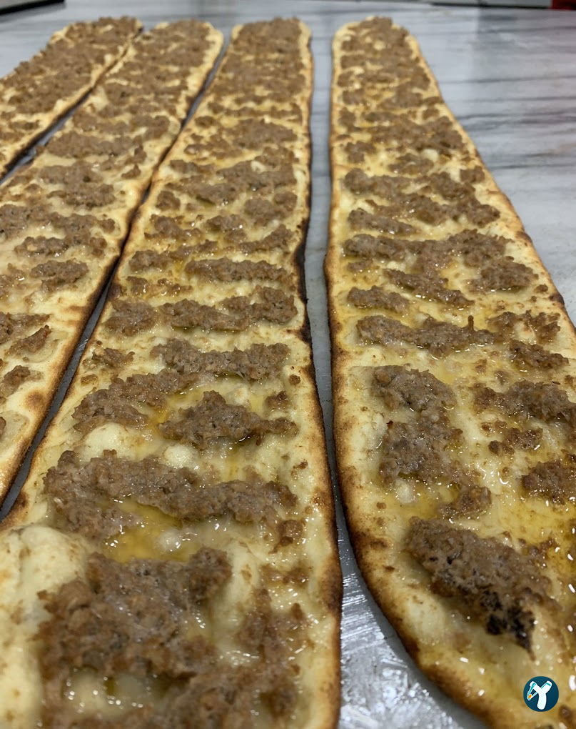 Kırmızı Beyaz Etli Ekmek Kebap Lahmacun